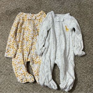 ⭐️2 newborn baby girl sleepers